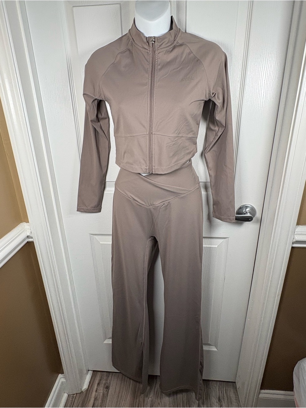AYBL Taupe Wide-Leg High-Rise Lounge Set Size Medium A313 - Picture 3 of 16